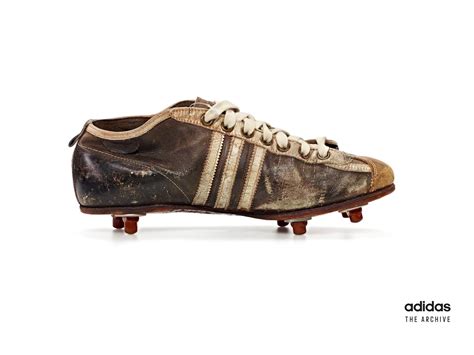 adidas erster fussballschuh|Wie adidas Fußballschuhe bei der FIFA Fußball .